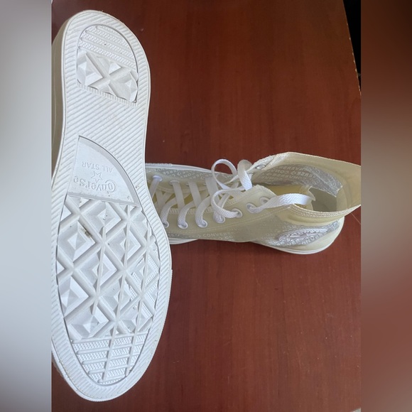 Converse Chuck Taylor All Star High Translucent Size 10 - Picture 3 of 4